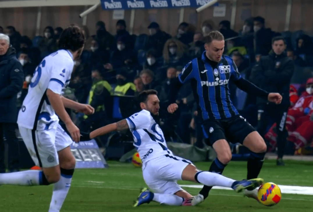 亚特兰大迎全明星赛关键赛,赛前门线救险,质疑声仍在,数据趋势出现新变化-u8官方网址