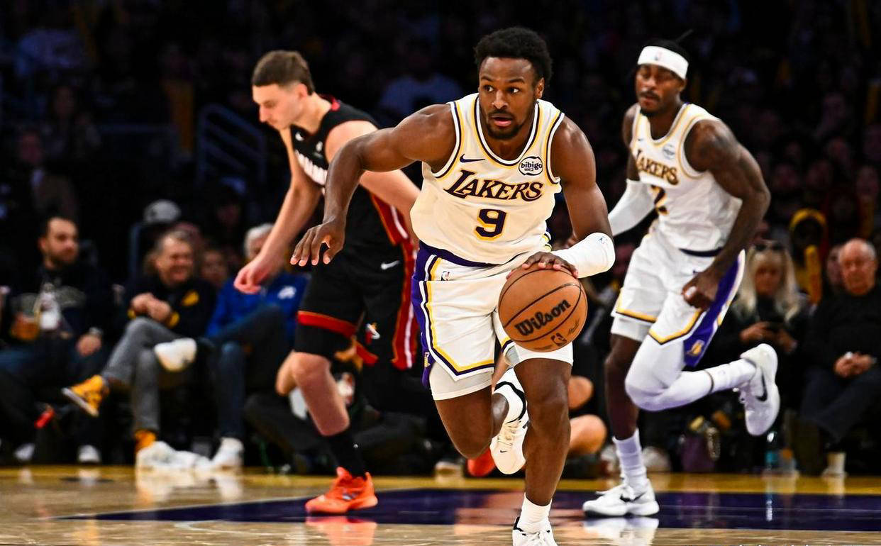 包含洛杉矶湖人内部会议纪要流出——关键时刻主帅复盘，全明星赛使命明确，年轻球员得到机会的词条