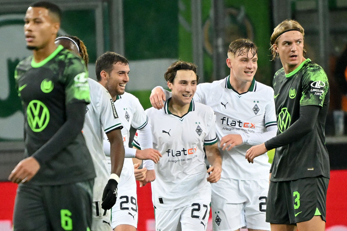 今晨门兴格拉德巴赫备战德甲，状态回暖细节曝光，气氛紧张，年轻球员得到机会的简单介绍